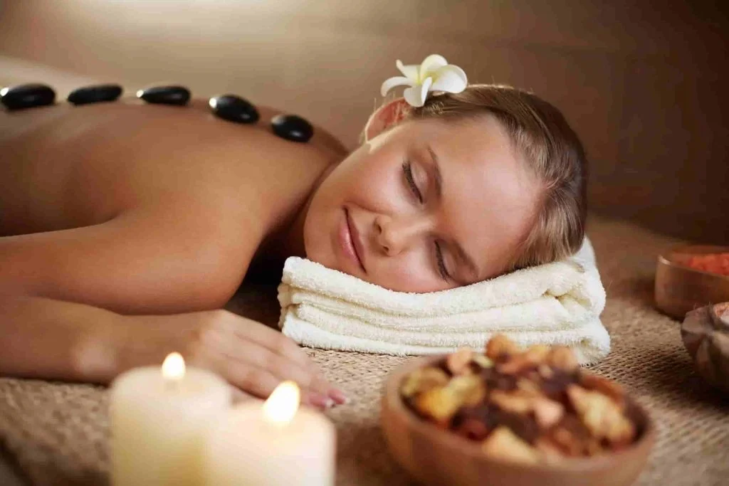 hot-stone-massage-relax-scaled