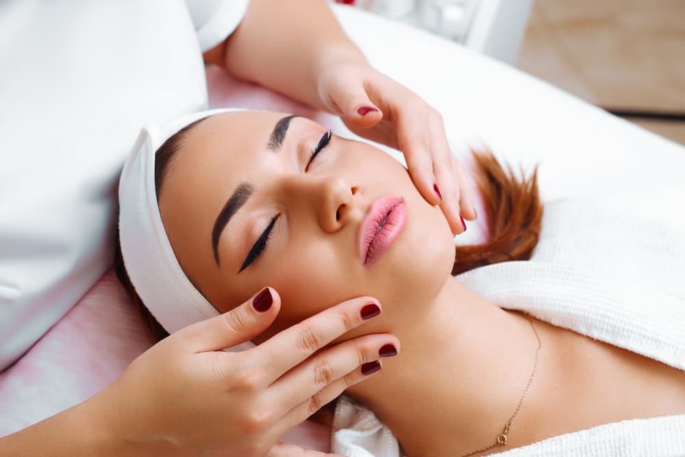 cosmetic-massage-facial-treatment